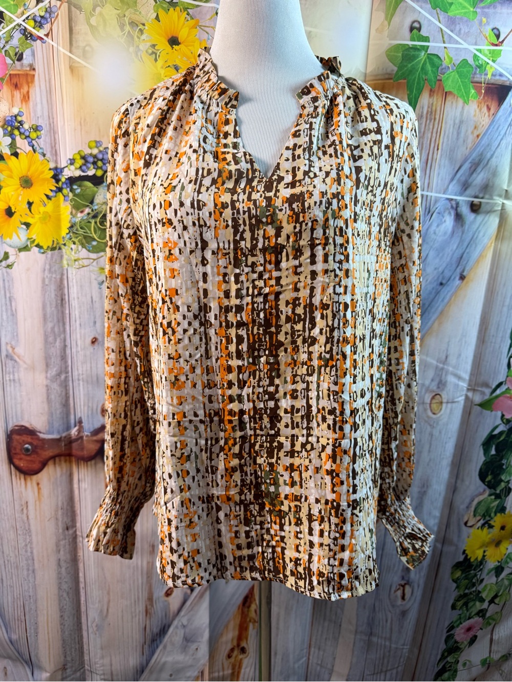 772-Printed Split-Neck Long-Sleeve Blouse in Cream and Brown